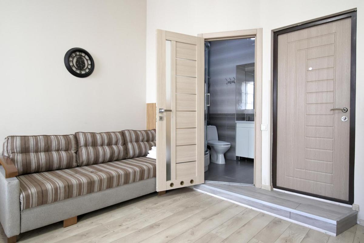 Buk Apartments On Doroshenka 25 Lviv Buitenkant foto