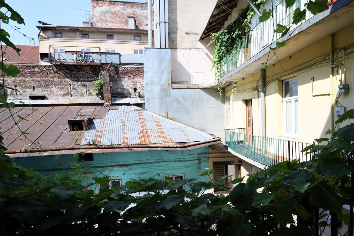 Buk Apartments On Doroshenka 25 Lviv Buitenkant foto