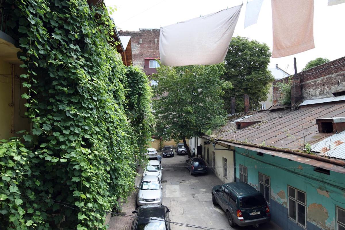 Buk Apartments On Doroshenka 25 Lviv Buitenkant foto