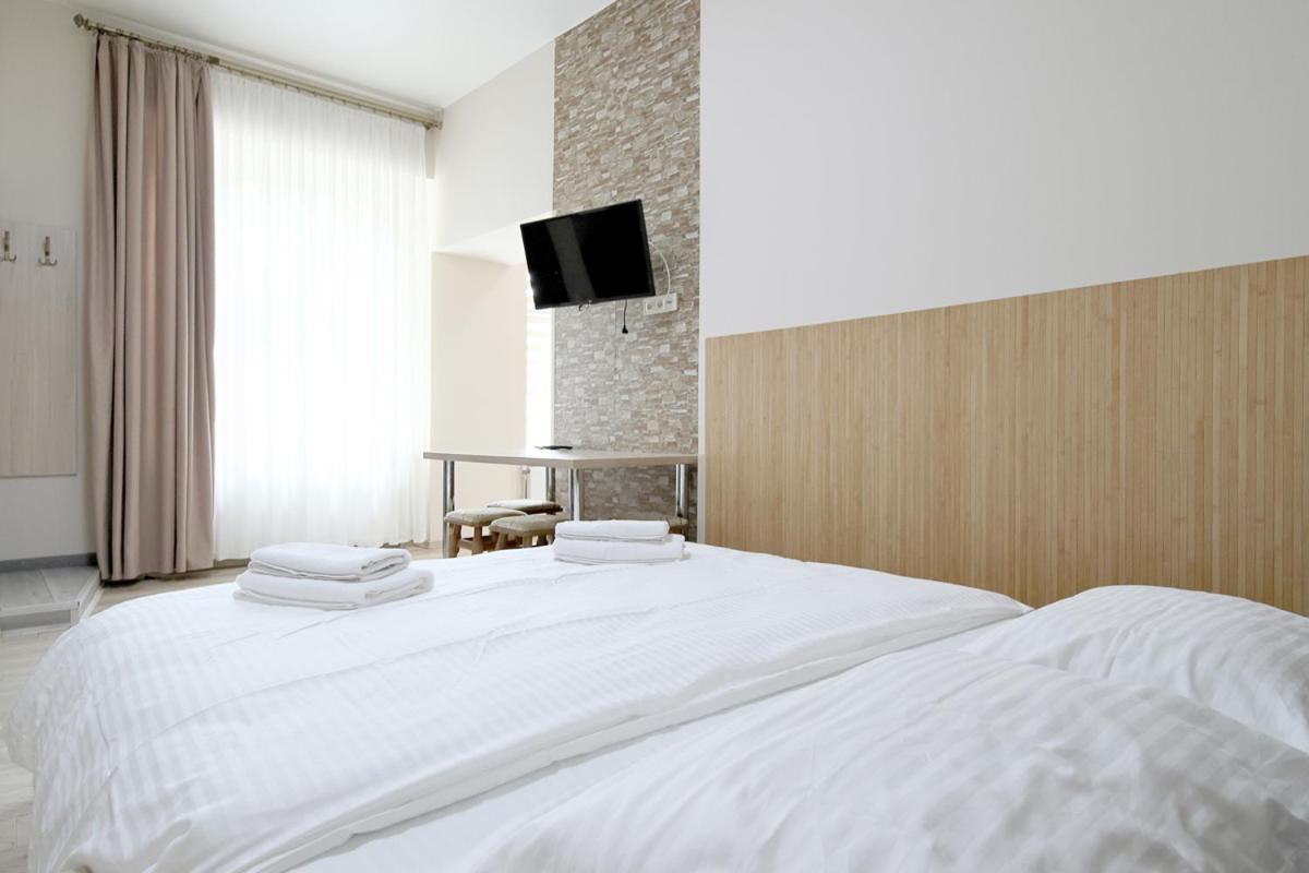 Buk Apartments On Doroshenka 25 Lviv Buitenkant foto